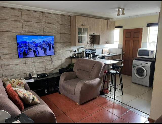 2 BEDROOM TOWNHOUSE FOR SALE IN REMBRANDT PARK